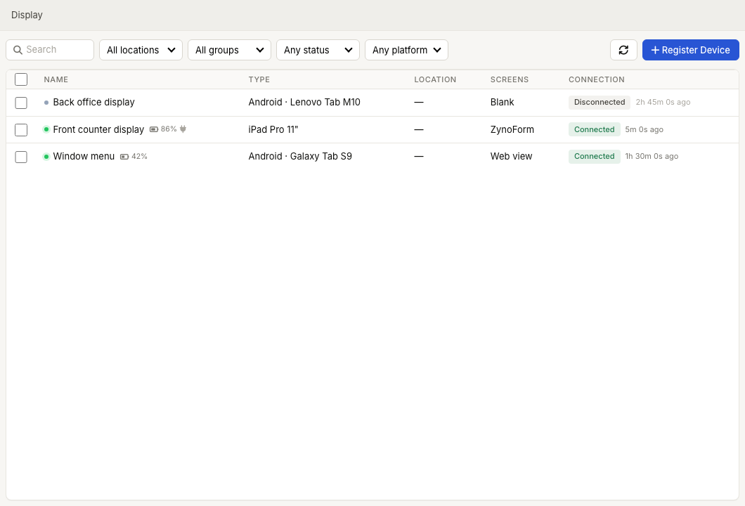 ZynoDisplay devices list showing device name, type, location, screens, and connection status